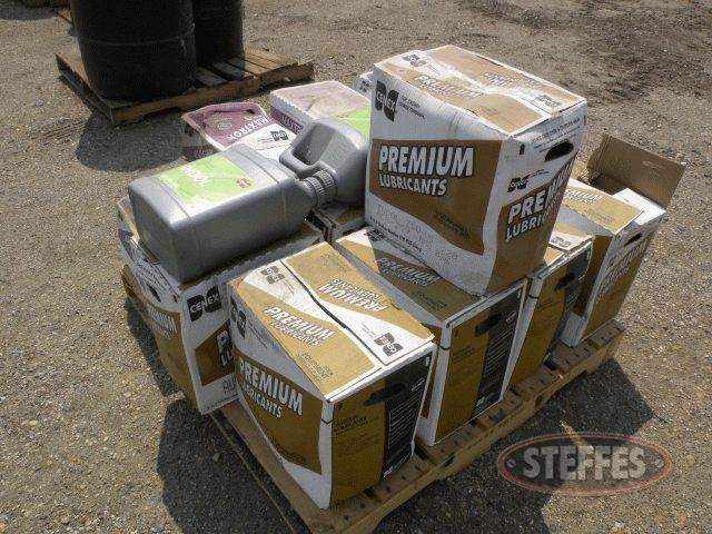 Pallet-(11)-boxes-tractor-hyd--fluid--_1.jpg
