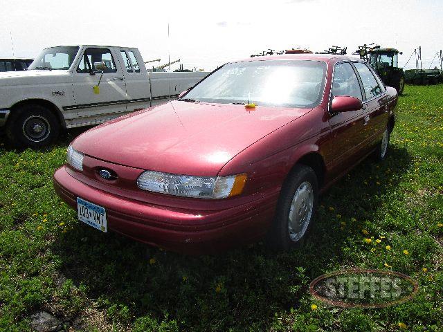 1995-Ford-Taurus_0.JPG