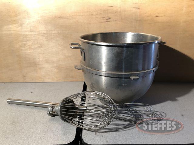 Mixer-bowl--wire-whip-attachment--and-wisk-_1.jpg