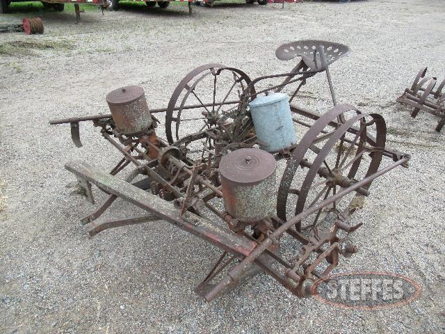 Check-wire-planter--steel-wheel--antique-_0.jpg