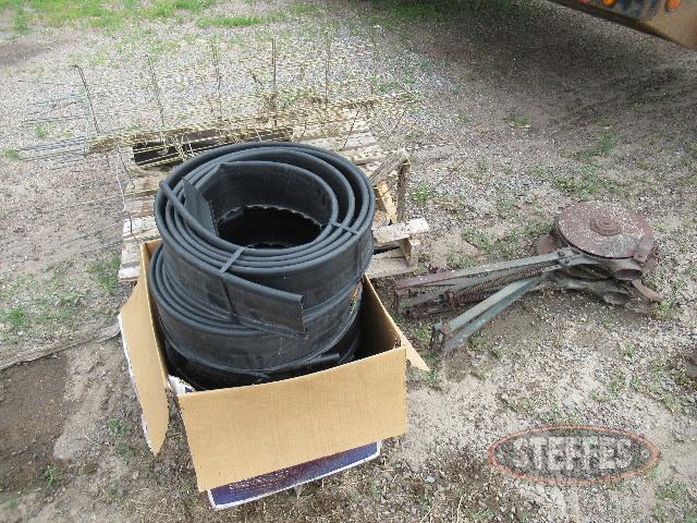 Box-of-edging--(3)-IH-drill-discs--(4)-tomato-cages--_0.jpg