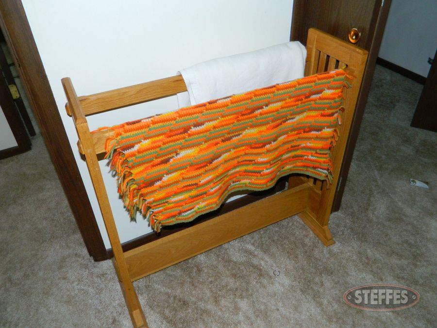 Quilt-Rack-and-Blankets_2.jpg