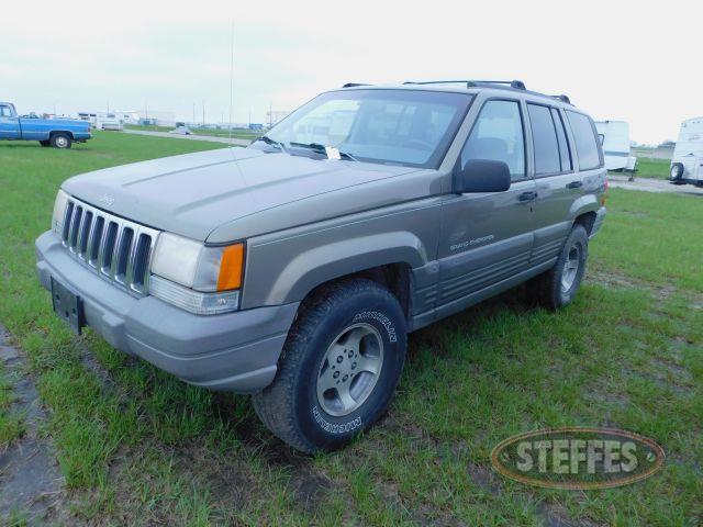 1998-Jeep-Grand-Cherokee-Laredo_1.jpg