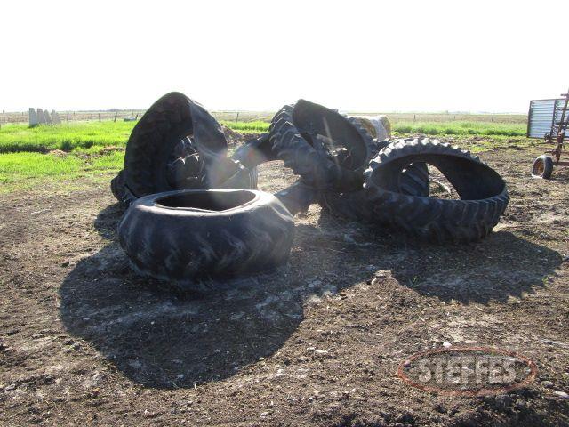 (10)-rubber-tire-livestock-feeders_1.jpg