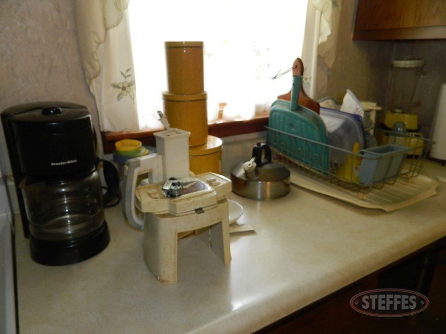Coffee-Pot--Tea-Kettle--Blender--Canisters-_2.jpg