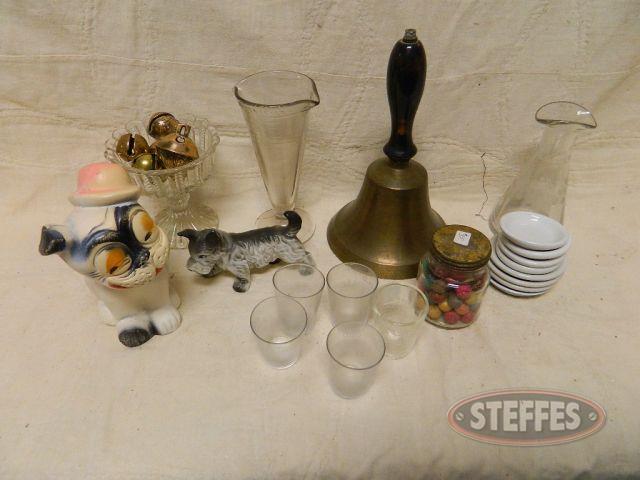 Bell--Figurines--and-Glassware_1.jpg