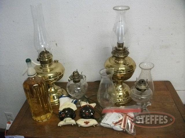 Oil-Lamps--Globes--Wall-Hanging-_1.jpg