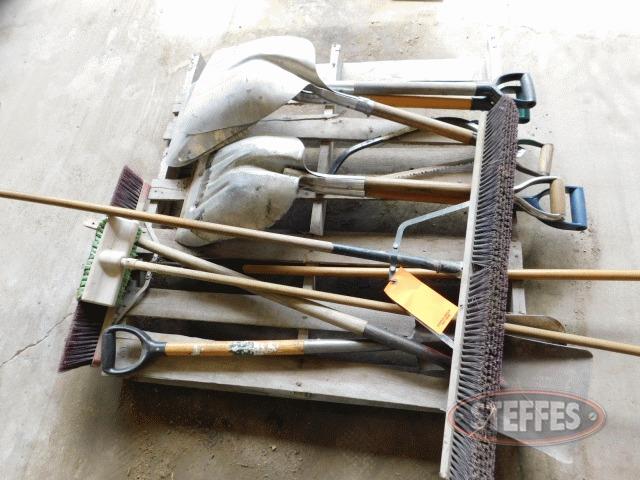 Pallet-of-asst--shovels---brooms_1.jpg