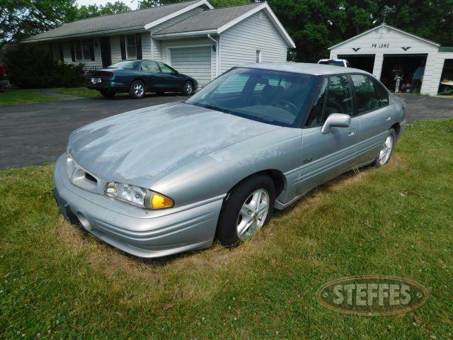 1998-Pontiac-Bonneville-SLE-_1.jpg