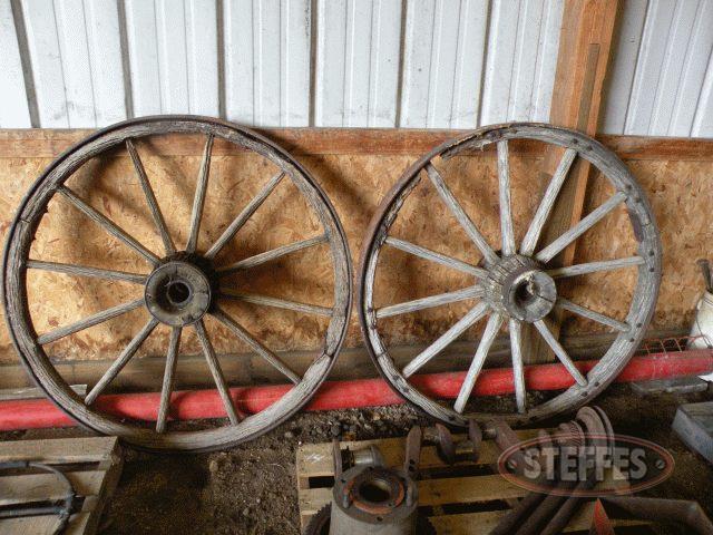 (2)-Wooden-wagon-wheels_1.jpg