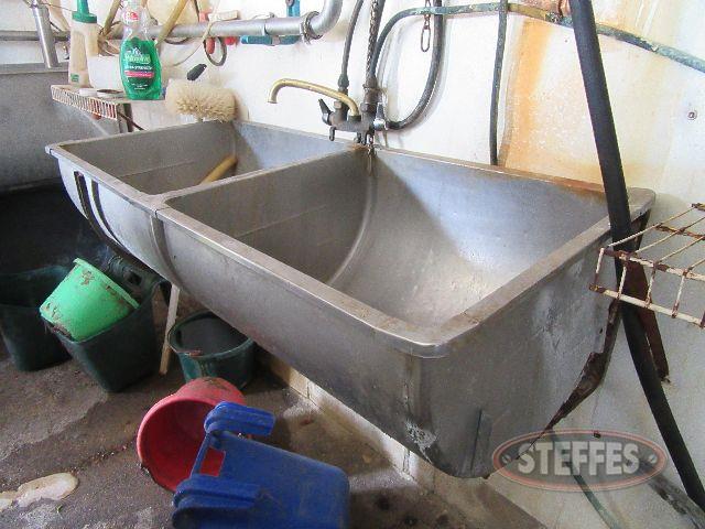 Stainless-steel-sink_0.JPG