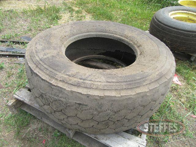 31x13-5x15-tire-on-rim--_0.JPG