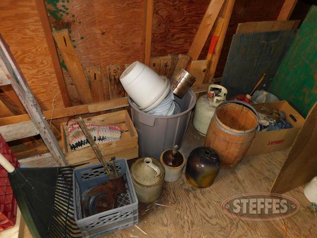 Contents-of-Shed-Wall-(See-photos-for-details)-(Jugs--Ladder--Wood-Crate--Yard-Ornaments)_1.jpg