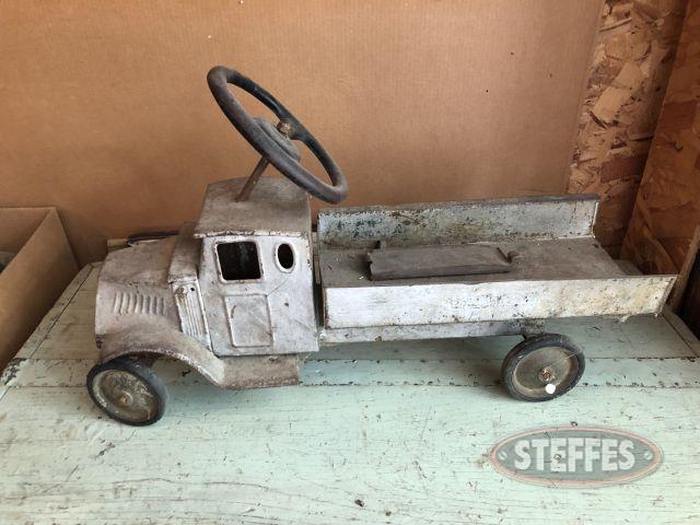 Metal-toy-truck-(See-photos-for-details)_1.jpg