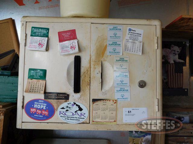 Wall-cabinet-and-contents-(See-photos-for-details)_1.jpg