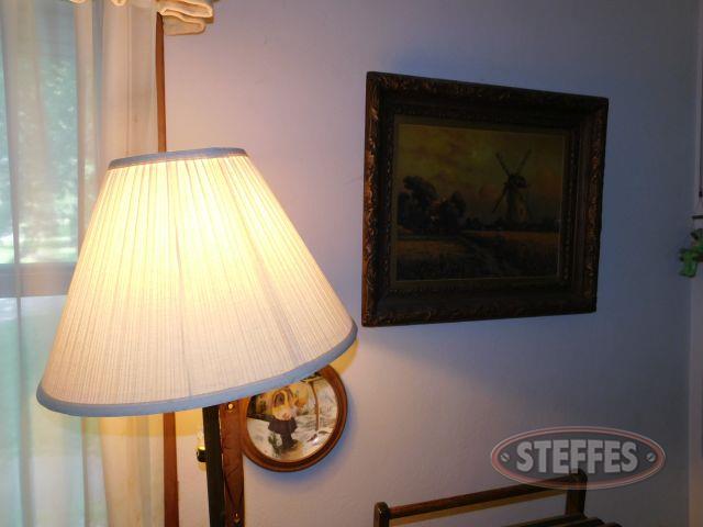 Wall-Art-(2)--TV-Trays--and-Lamp-(See-photos-for-details)_1.jpg
