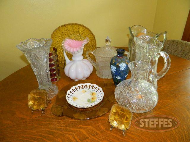 Assorted-glassware-(See-photos-for-details)_1.jpg