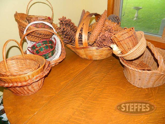 Baskets-and-pine-cones-(See-photos-for-details)_1.jpg