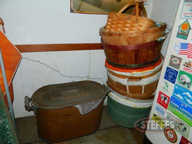 Bushel-baskets-and-copper-pot-(see-photos-for-details)_1.jpg