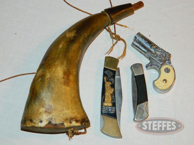 Powder-horn--DYNA-MITE-gun--and-(2)-pocket-knives-(see-photos-for-details)_1.jpg