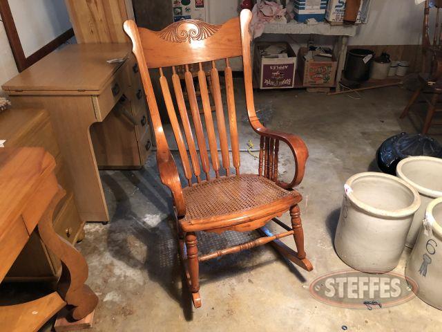 Wooden-rocking-chair_1.jpg