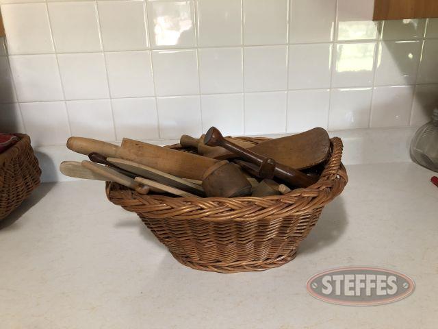 Basket-and-vintage-kitchen-utensils-(see-photos-for-details)_1.jpg