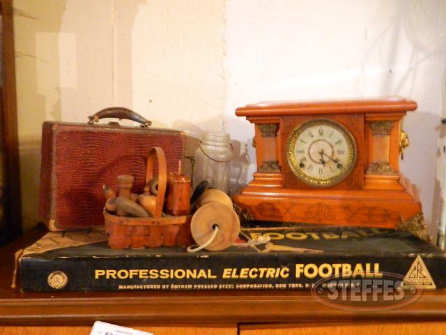 Electric-football-game-clock-and-decor-(see-photos-for-details)_1.jpg