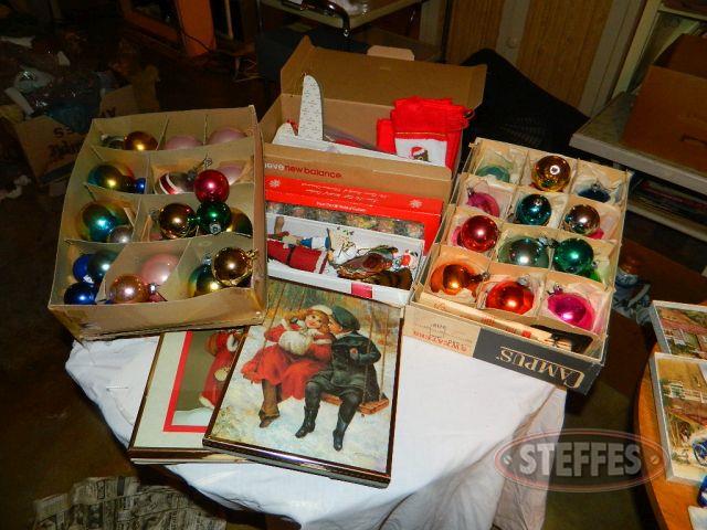 Christmas-decor-and-ornaments-(see-photos-for-details)_1.jpg