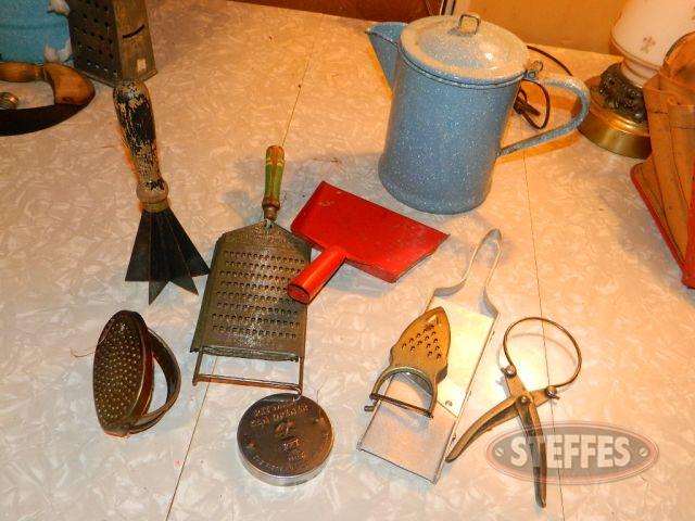 Enamel-pot-and-vintage-kitchen-utensils-(see-photos-for-details)_1.jpg