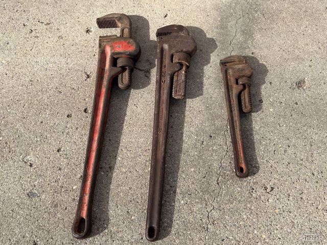 (3) Pipe wrenches