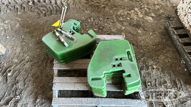 (14) Rear suitcase weights