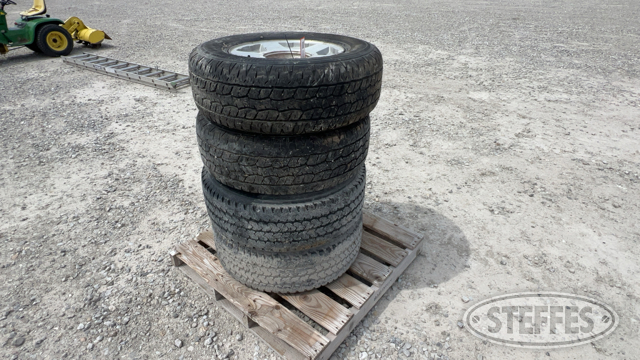 (4) Used 265/70R17 Tires