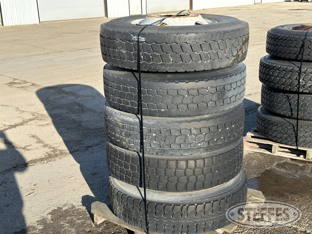 (5) 275/80R22.5 tires
