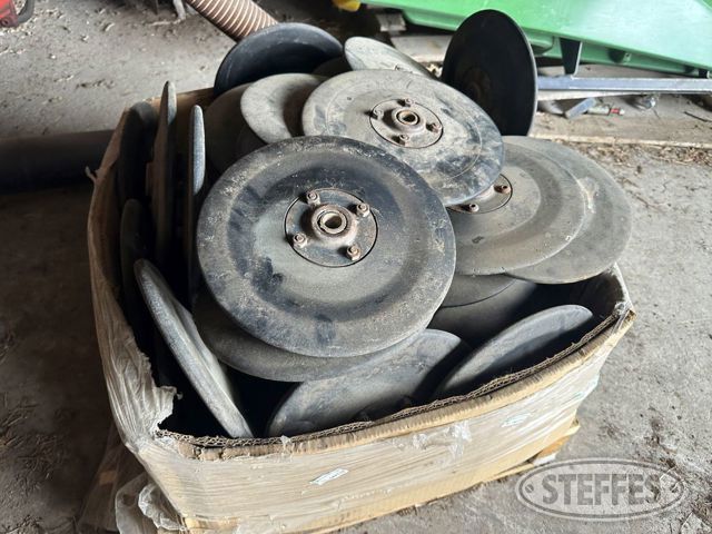 Approx. (48) rubber closing wheels