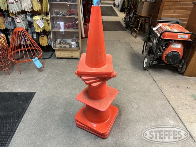 (9) Safety cones