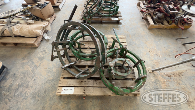 (4) Pipe cage clamps