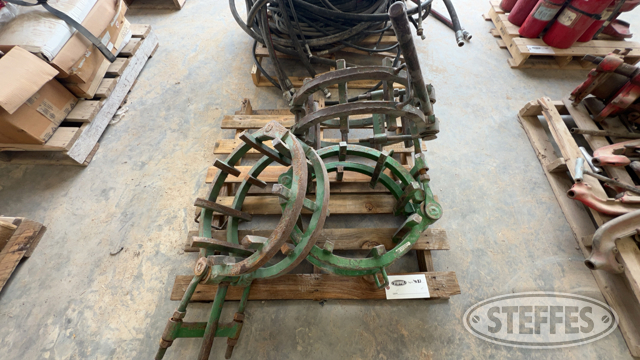 (3) Pipe cage clamps