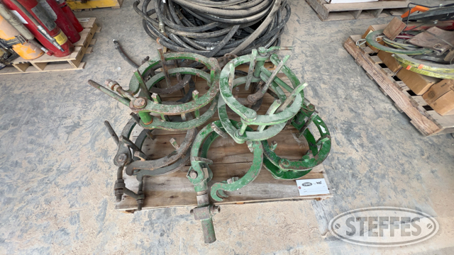 (7) Pipe cage clamps