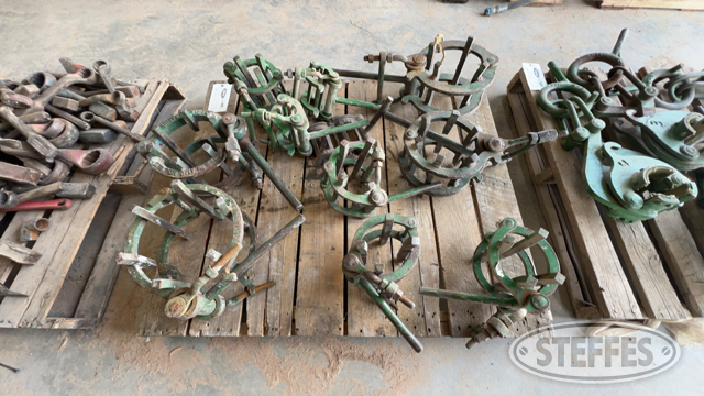 (11) Pipe cage clamps